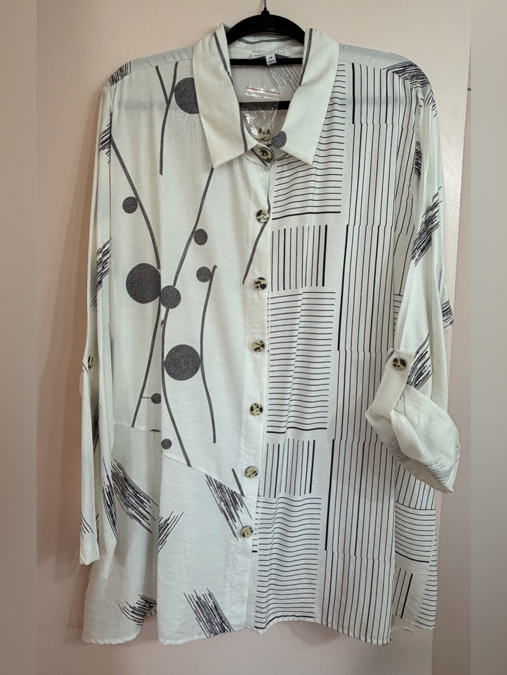 NorthStyle Women's NWT Fab Statement Blouse in Geometric Print; 2 Sleeve Options